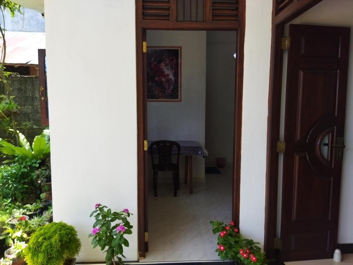 Rusara Guest Home ウェリガマ 部屋 写真